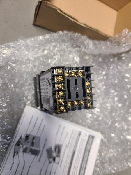 NEW HONEYWELL MICRO-PRO TEMPERATURE CONTROLLER UDC1200  DC120 210001000 