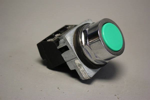 SIEMENS OIL TIGHT GREEN PUSH BUTTON SWITCH 52PM8A3K W/52BAK