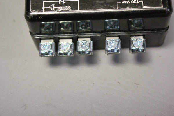 UNUSED SIEMENS CURRENT SENSITIVE RELAY  97UMF0416X452U