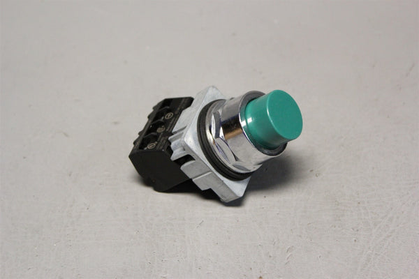 Unused SIEMENS OIL-TIGHT GREEN PUSH-BUTTON 52PM8B2J