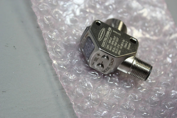 NEW BANNER LASER CONTRAST SENSOR Q3XTBLD200-Q8