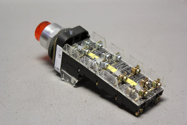UNUSED ALLEN-BRADLEY ILLUMINATED ORANGE PUSH-BUTTON 800T-QAH24W