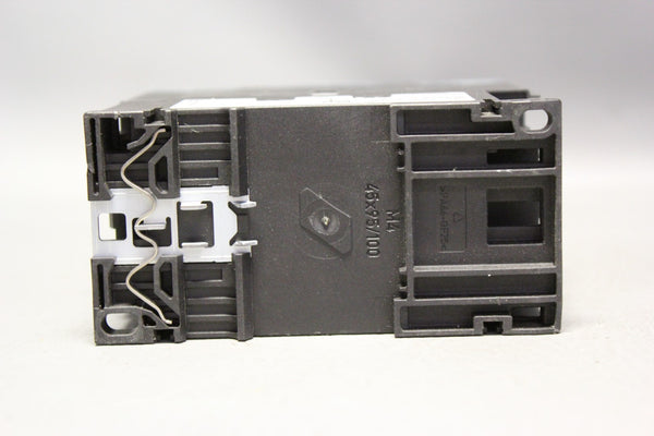 UNUSED SIEMENS SIRIUS 3-POLE, SIZE S2, POWER CONTACTOR 3RT2037-1KB40