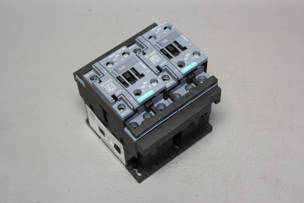 UNUSED SIEMENS REVERSING CONTACTOR  3RA2323-8XB30-1AK6