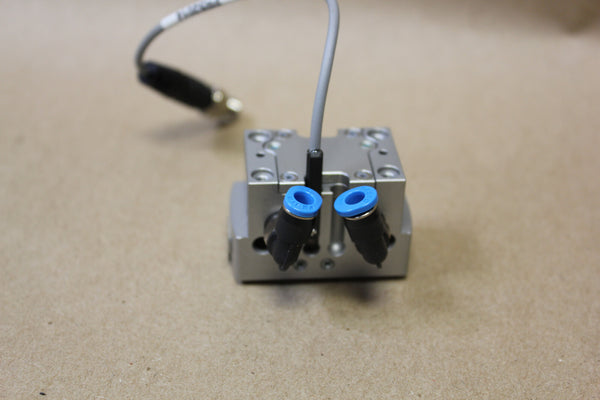 UNUSED FESTO PNEUMATIC GRIPPER CYLINDER P/N: HGPT-16-A-B