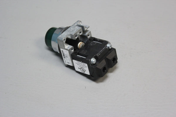 NEW SIEMENS PILOT LIGHT COMPLETE GREEN 52PL4G3XB LED 30MM OIL TIGHT