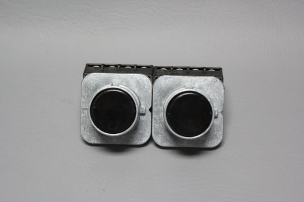 LOT OF 2 SIEMENS OIL TIGHT BLACK FLUSH PUSHBUTTON 52PA8A1 W/ 52BAK