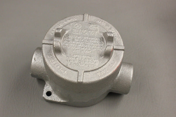 NEW EATON CROUSE HINDS 0105267-1 EAJ EXPLOSION PROOF OUTLET