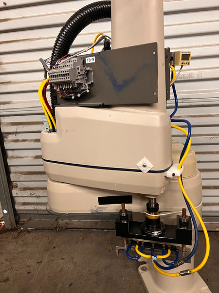 ADEPT TECHNOLOGY COBRA 600 ROBOT WITH CABLES