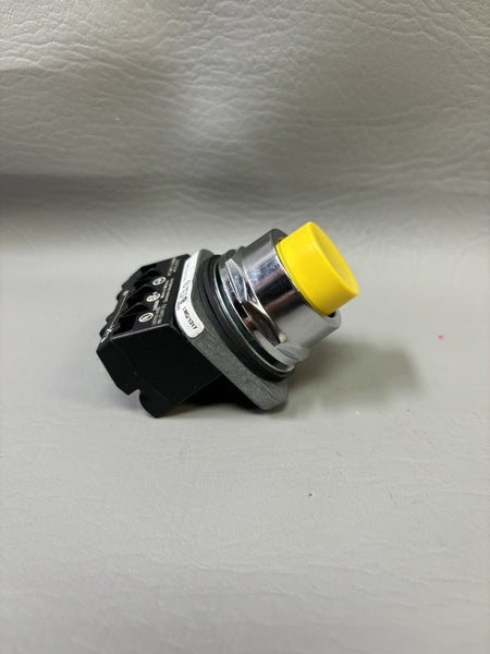 SIEMENS PUSH BUTTON NON ILLUMINTED YELLOW CAP 52PA8B4