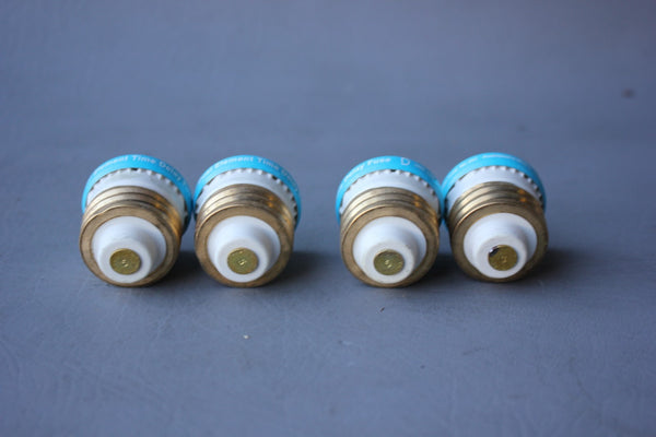 LOT OF 4 NEW BUSS FUSES FUUSETRON DUAL-ELEMENT FUSES  1CZ68 T-5