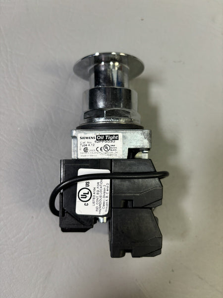 Siemens 52PP3G3U Illuminated Push Button Green Oil Tight