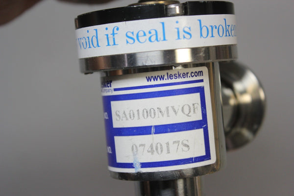 UNUSED LESKER MANUAL BELLOWS SEALED STAINLESS STEEL ANGLE VALVE SA0100MVQF KF-25
