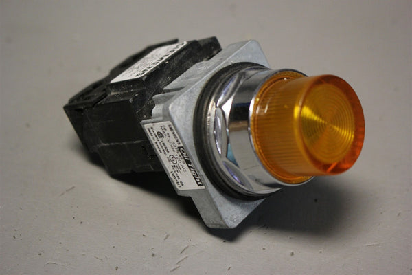 SIEMENS OIL-TIGHT ILLUMINATED YELLOW PILOT LIGHT 52PL4E9 W/52AAF