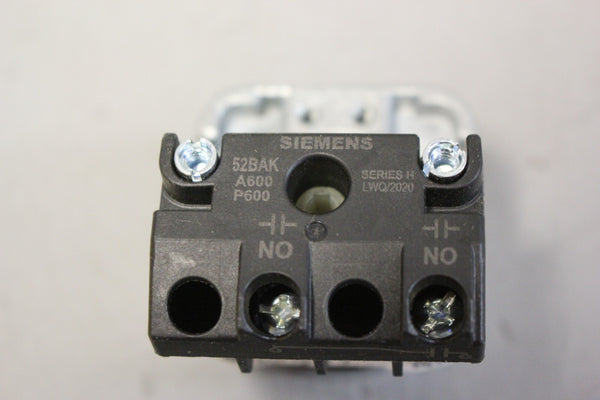 UNUSED SIEMENS OIL TIGHT PUSHBUTTON 52PA8A2