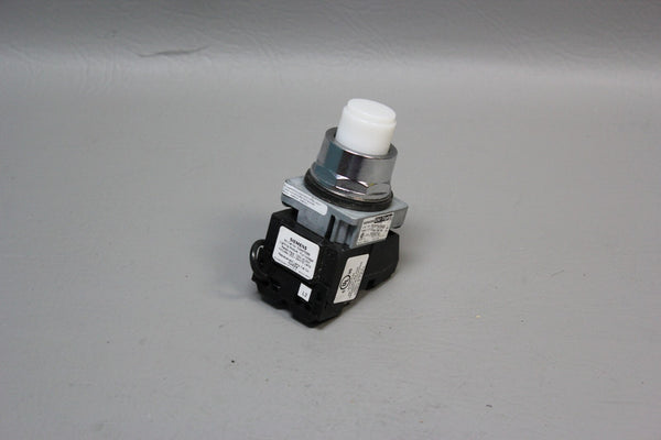 NEW SIEMENS ILLUMINATED PUSH BUTTON SWITCH WHITE LED OIL TIGHT 52PT6EBAB