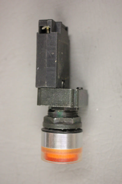ALLEN BRADLEY RED ILLUMINATED PUSH BUTTON 800E-2T5 SER A