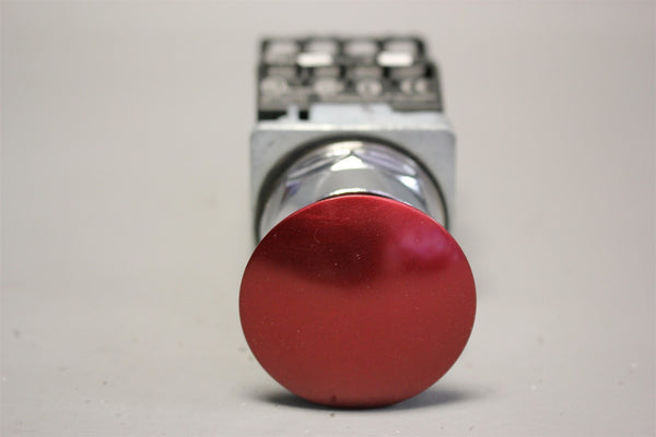SIEMENS OIL TIGHT RED EMERGENCY PUSH BUTTON 52PP3A2U W/52BAU
