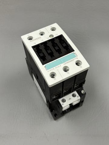 UNUSED SIEMENS POWER CONTACTOR 3RT1035-1AK60-0LE0