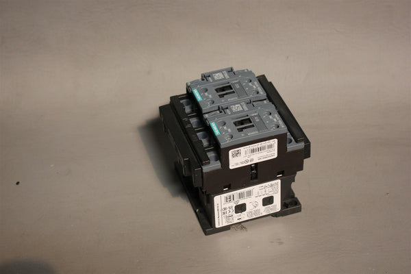 Unused SIEMENS REVERSING CONTACTOR 3RA2326-8XB30-1AP6