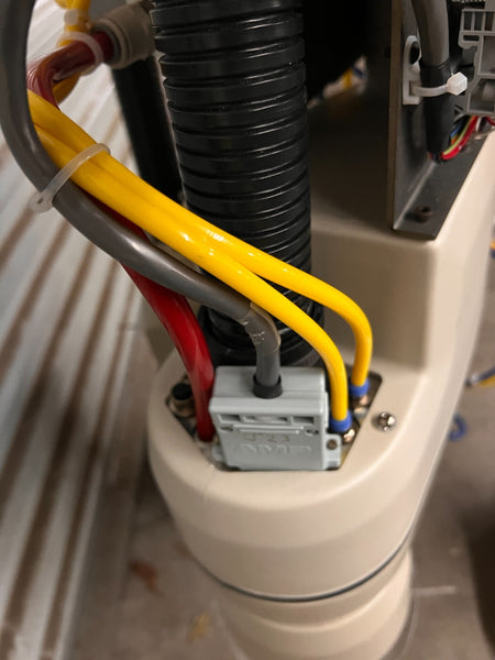 ADEPT TECHNOLOGY COBRA 600 ROBOT WITH CABLES