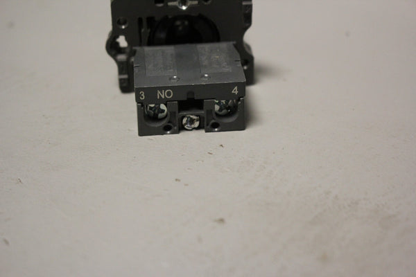 SCHNEIDER SELECTOR SWITCH WITH CONTACT BLOCK ZA2EE101