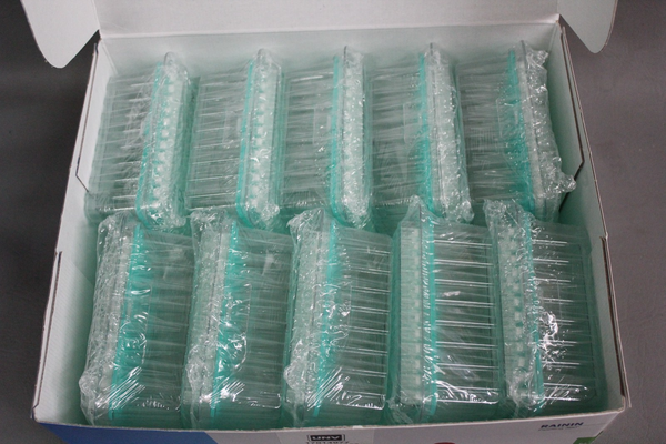 NEW CASE OF 960 RAININ METTER TOLEDO TERRA RACK PIPETTE TIPS 200uL 17014977