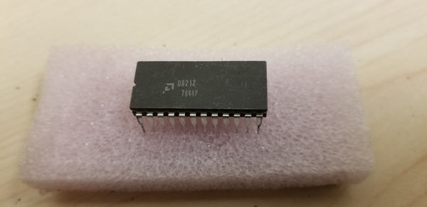 AMD D8212 8-bit Input/Output Ceramic Dip-24 New Old Stock