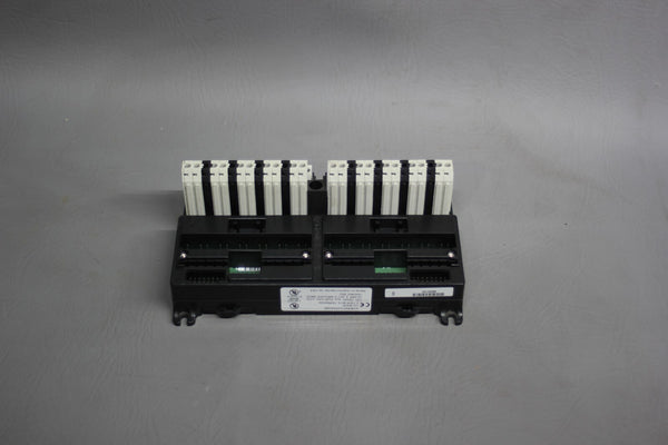 NEW GE FANUC PLC MODULE IC670CHS002E IC670CHS002