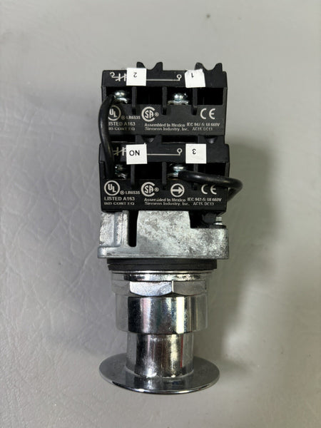 Siemens 52PP3G3U Illuminated Push Button Green Oil Tight