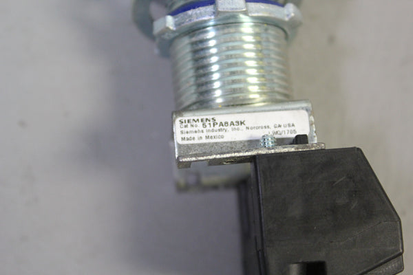 SIEMENS 51PA8ASK PILOT PUSH BUTTON GREEN LED OIL TIGHT