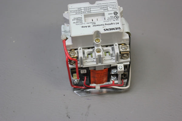 SIEMENS 30A AC LIGHTING CONTACTOR CLM0C02