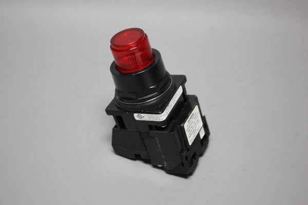 SIEMENS ILLUMINATED RED LED PUSH BOTTON 52BT6G2AB W/52AATG2B AND 52BJK