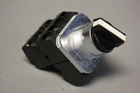 SIEMENS HEAVY-DUTY 3-POSITION SELECTOR SWITCH 52SA2BAB W/52BAJ, 52BAK