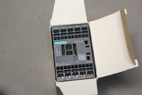 NEW SIEMENS CONTACTOR  3RT2016-2BB42