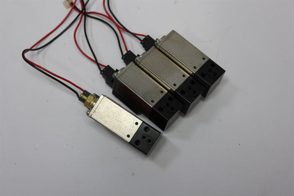 LOT OF 4 DYNAMCO 24VDC SOLENOID VALVES D1X346