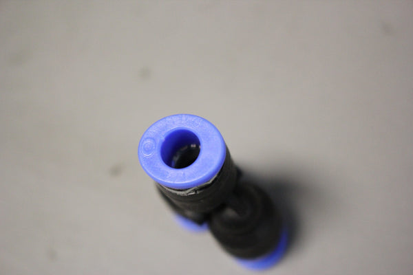 UNUSED LOT OF 10 1/4 Y PNEUMATIC PUSH CONNECTORS