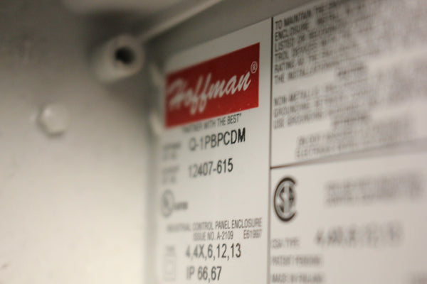 UNUSED HOFFMAN PUSH BUTTON ENCLOSURE Q-1PBPCDM WITH ALLEN BRADLEY 800E-3X01