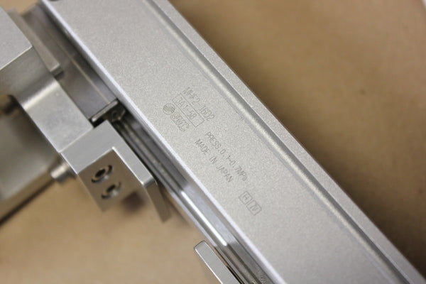 SMC/FEST PNEUMATIC GRIPPERS P/N: MHF2-16D2  & (2) HPGL-14-20-A-B