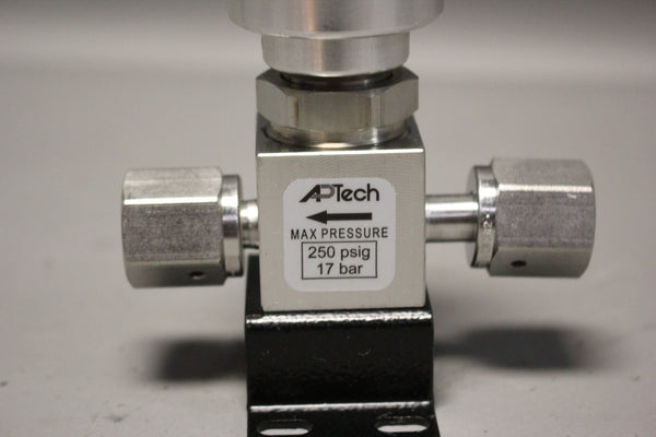 UNUSED APTECH STAINLESS DIAPHRAGM VALVE AP3580SM 2PW FV4 FV4 250 PSIG 17 BAR