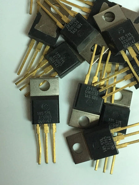 Lot of 22 ECG965  QQ8147 Gold Voltage Regulators
