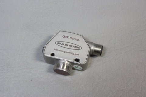 UNUSED BANNER LASER CONTRAST SENSOR  P/N: Q4XTBLAF300-Q8