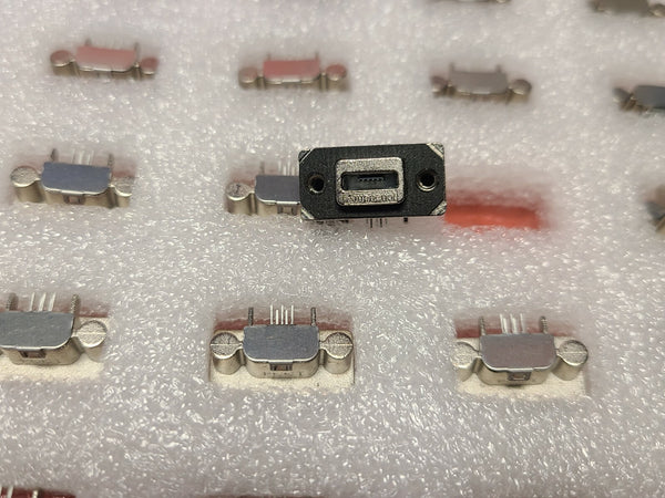 NEW AMPHENOL MICRO AB USB PCB MOUNT CONNECTOR MUSBK15230