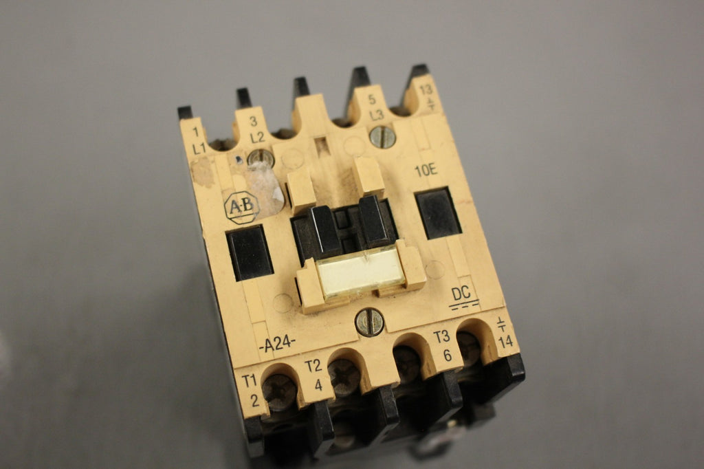 ALLEN BRADLEY RELAY 100-A24NZ*3 SER B