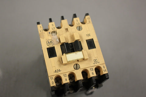 ALLEN BRADLEY RELAY 100-A24NZ*3 SER B