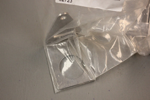LOT OF 2 NEW BANNER SMB30A 32723 RIGHT ANGLE MOUNTING BACKETS