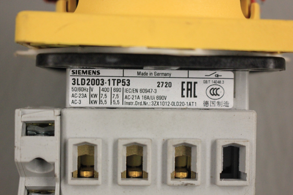 SIEMENS 3LD2003-1TP53 3 POLE DISCONNECT SWITCH