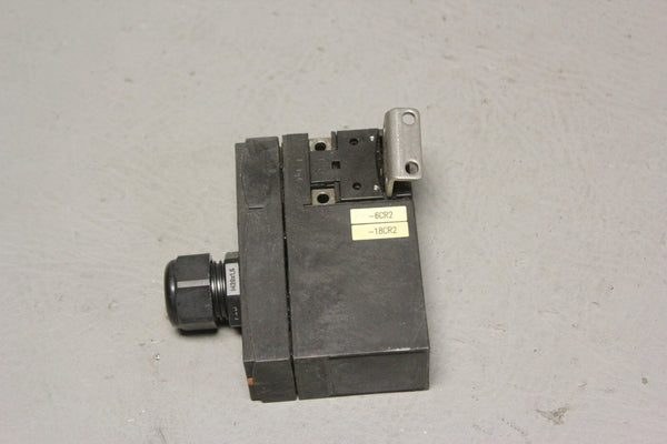 SCHMERSAL SAFETY INTERLOCK SWITCH WITH AXTUATOR AZM 170-11zrka