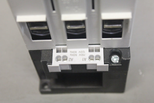 SIEMENS POWER CONTACTOR WITH 110/120V COIL 3RT1044-3AK60