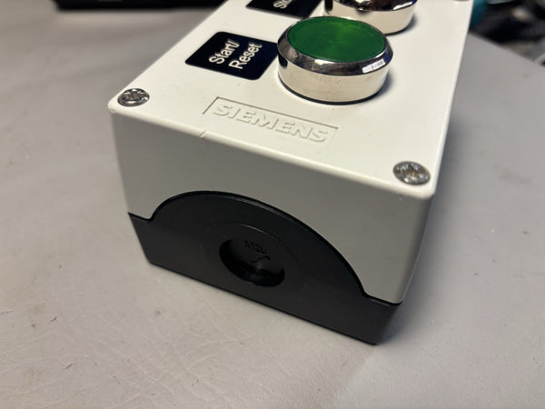 Siemens 3SU1802-0AK00-1AB1 Assembled Enclosure Start/Reset Stop Buttons